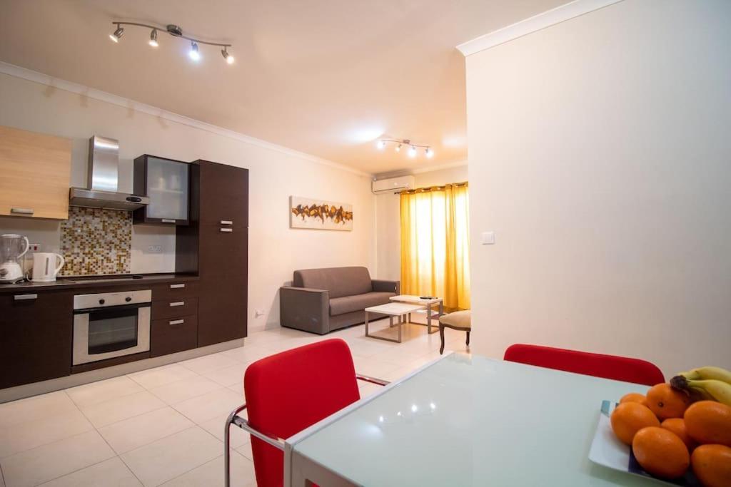 Modern Apt In The Heart Of Maltese Nightlife Saint Julian's ภายนอก รูปภาพ