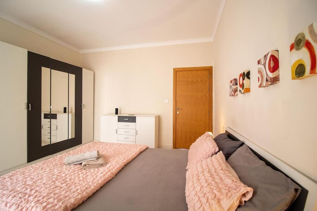 Modern Apt In The Heart Of Maltese Nightlife Saint Julian's ภายนอก รูปภาพ